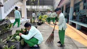 Kegiatan Bersih-Bersih Sekolah