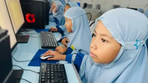 Dari Layar Kecil, Tumbuh Mimpi Besar